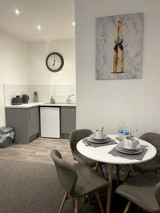 #4bs 1 Bed Serviced *
