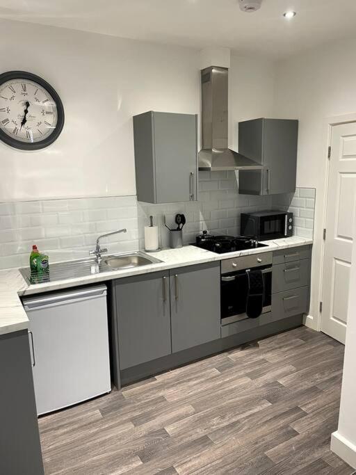 #4bs 1 Bed Serviced *